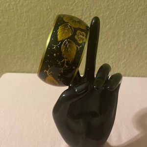 Black and gold flower bracelet